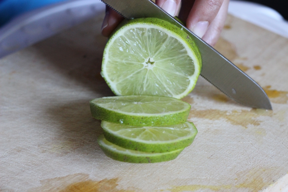 slicing limes